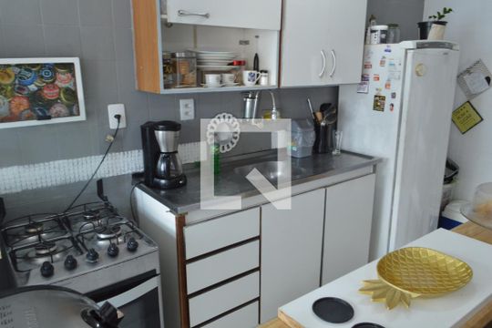 Cozinha de apartamento para alugar com 2 quartos, 55m² em Recreio dos Bandeirantes, Rio de Janeiro