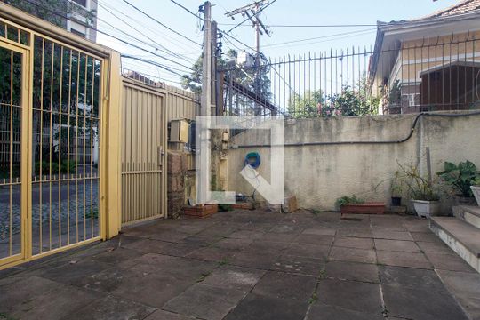 Garagem de casa à venda com 4 quartos, 150m² em São João, Porto Alegre