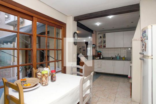 Cozinha de casa à venda com 4 quartos, 150m² em São João, Porto Alegre