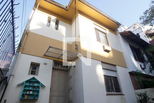 Fachada de casa à venda com 4 quartos, 150m² em São João, Porto Alegre