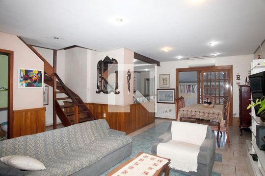 Casa à venda com 4 quartos, 150m² em São João, Porto Alegre