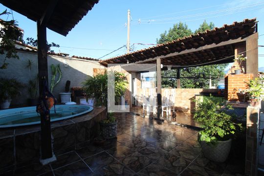 Quintal de casa à venda com 2 quartos, 180m² em Freguesia (jacarepaguá), Rio de Janeiro