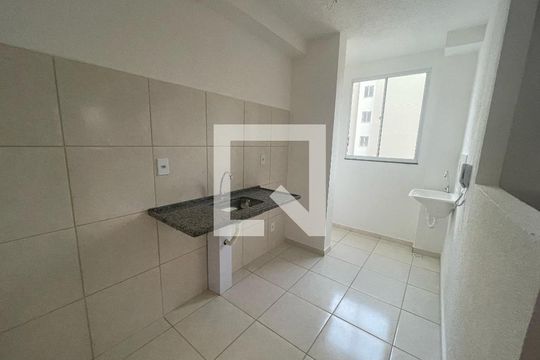 Cozinha de apartamento para alugar com 2 quartos, 43m² em Chácara Contagem, Contagem