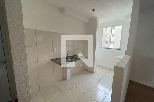 Cozinha de apartamento para alugar com 2 quartos, 43m² em Chácara Contagem, Contagem