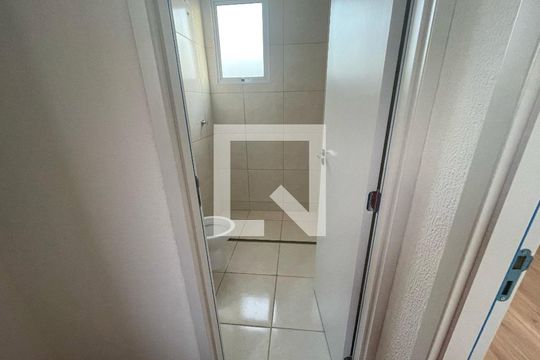 Banheiro de apartamento para alugar com 2 quartos, 43m² em Chácara Contagem, Contagem