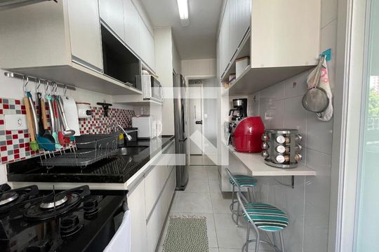 Cozinha de apartamento à venda com 2 quartos, 89m² em Jardim Ester Yolanda, São Paulo