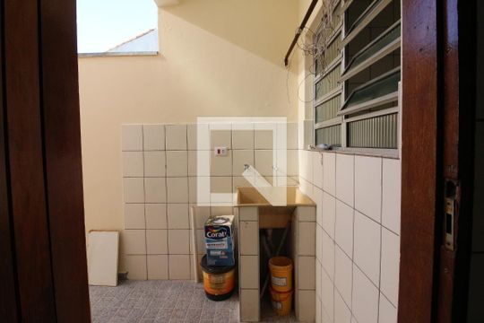 Área de Serviço de casa para alugar com 2 quartos, 90m² em Bela Vista, Osasco