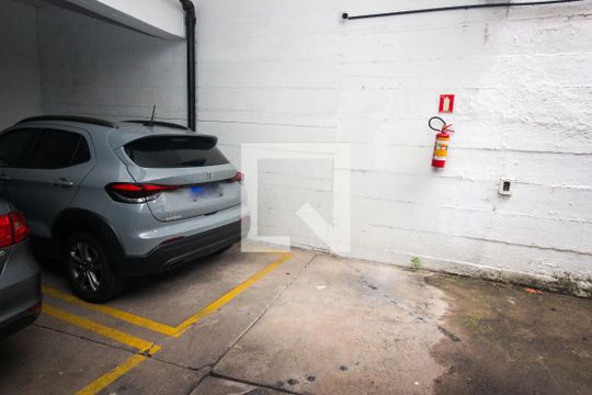 Garagem de apartamento à venda com 3 quartos, 90m² em Menino Deus, Porto Alegre