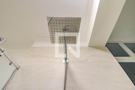 Banheiro da Suíte 2 de apartamento para alugar com 4 quartos, 270m² em Independência, Porto Alegre