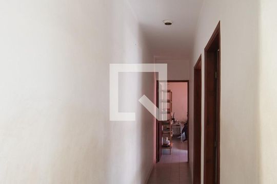 Corredor de casa para alugar com 3 quartos, 150m² em Jardim Brasil (zona Norte), São Paulo