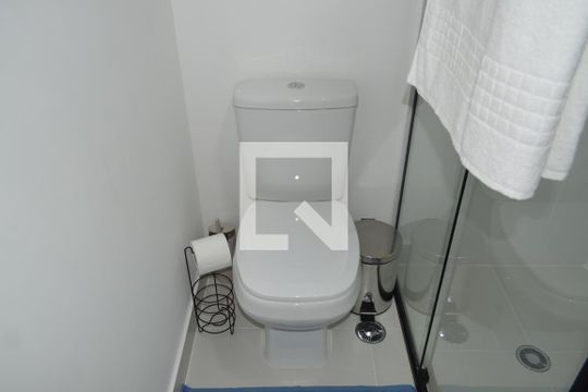 Banheiro de kitnet/studio para alugar com 1 quarto, 21m² em Cursino, São Paulo