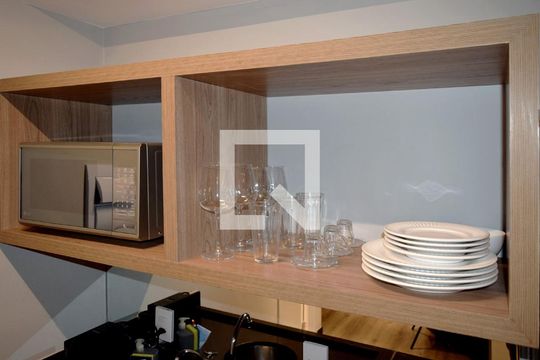 Cozinha de kitnet/studio à venda com 1 quarto, 31m² em Paraíso, São Paulo