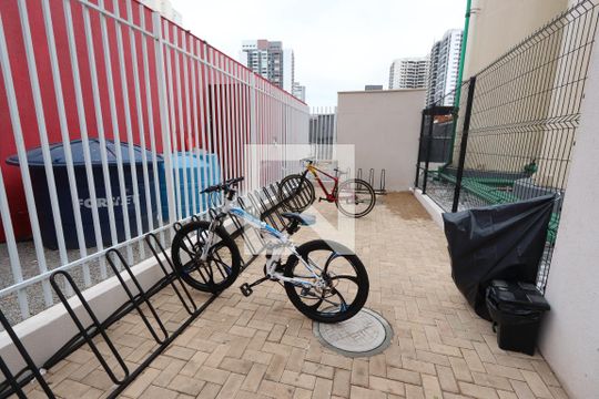 Área comum - Bicicletário de apartamento para alugar com 2 quartos, 34m² em Vila Graciosa, São Paulo