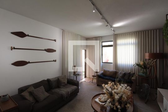Sala de TV de casa à venda com 5 quartos, 900m² em Bandeirantes (pampulha), Belo Horizonte
