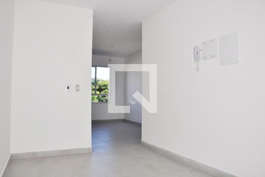 Cozinha e Área de Serviço de apartamento para alugar com 2 quartos, 46m² em Vila Clarice, São Paulo