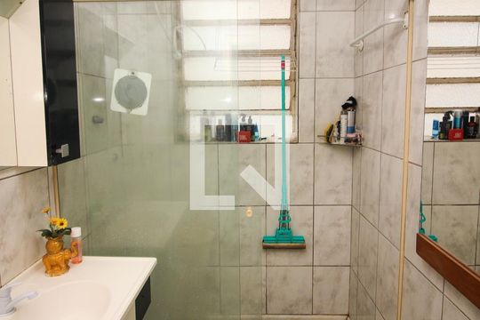 Banheiro de apartamento à venda com 3 quartos, 90m² em Partenon, Porto Alegre