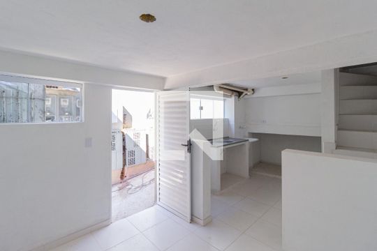 Sala de casa para alugar com 1 quarto, 35m² em Jardim Ana Estela, Carapicuíba