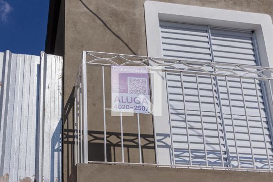Placa de casa para alugar com 1 quarto, 35m² em Jardim Ana Estela, Carapicuíba