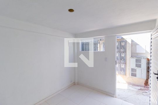 Sala de casa para alugar com 1 quarto, 35m² em Jardim Ana Estela, Carapicuíba