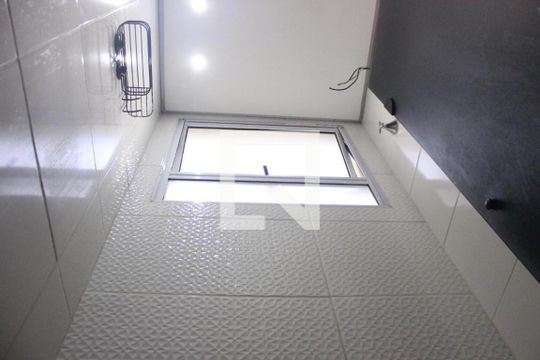 Banheiro de apartamento para alugar com 2 quartos, 44m² em Jardim Rosa de Franca, Guarulhos