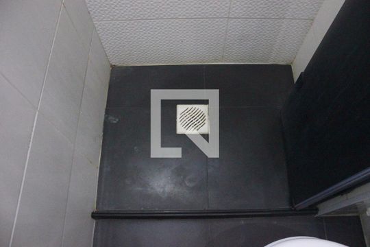 Banheiro de apartamento para alugar com 2 quartos, 44m² em Jardim Rosa de Franca, Guarulhos
