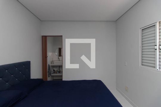 Suíte de casa para alugar com 2 quartos, 200m² em Vila Nivi, São Paulo