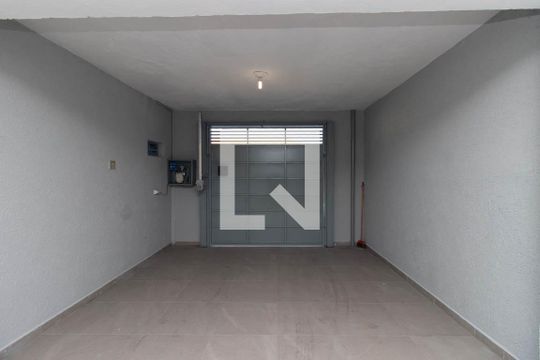 Garagem 2 de casa para alugar com 2 quartos, 200m² em Vila Nivi, São Paulo