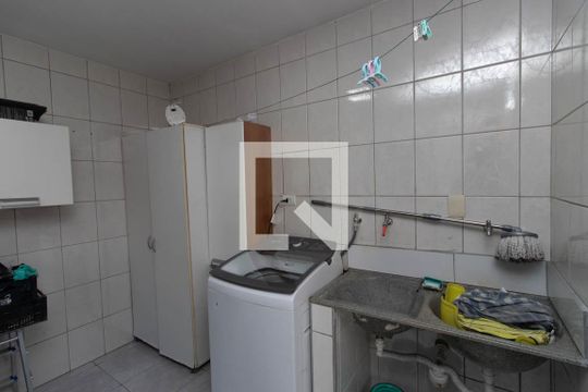 Área de Serviço de casa para alugar com 2 quartos, 200m² em Vila Nivi, São Paulo
