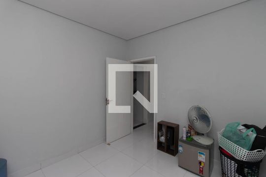 Quarto 1 de casa para alugar com 2 quartos, 200m² em Vila Nivi, São Paulo