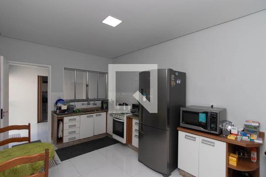 Cozinha de casa para alugar com 2 quartos, 200m² em Vila Nivi, São Paulo