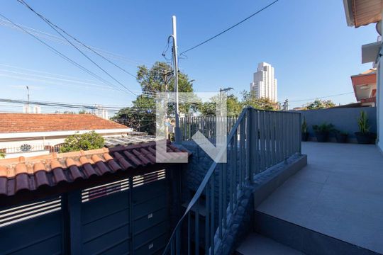 Varanda de casa para alugar com 2 quartos, 200m² em Vila Nivi, São Paulo