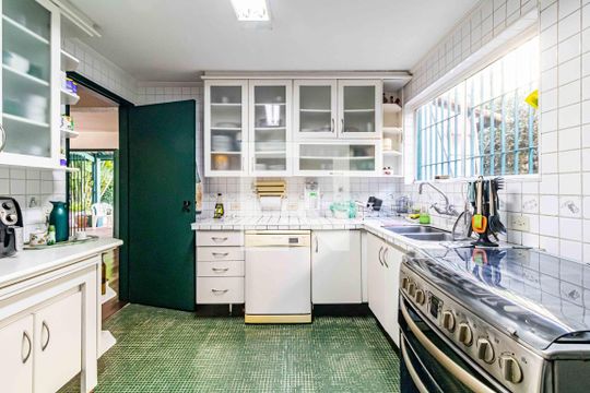 Cozinha de casa à venda com 3 quartos, 365m² em Butantã, São Paulo