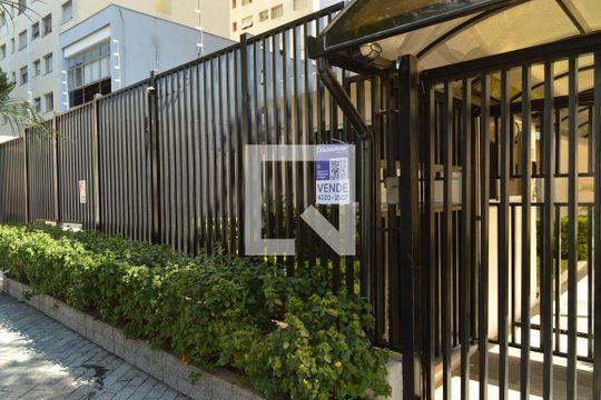 Fachada + Plaquinha de apartamento para alugar com 1 quarto, 45m² em Cambuci, São Paulo