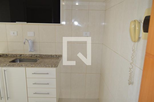 Cozinha de apartamento para alugar com 1 quarto, 45m² em Cambuci, São Paulo
