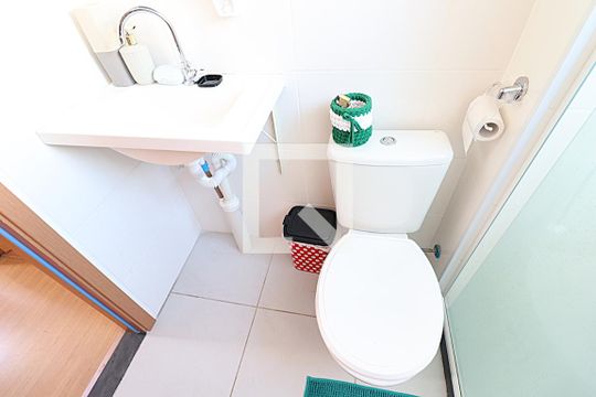 Banheiro de apartamento para alugar com 2 quartos, 55m² em Cecília, Viamão