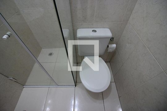 Banheiro Social de apartamento para alugar com 1 quarto, 48m² em Vila Euro, São Bernardo do Campo