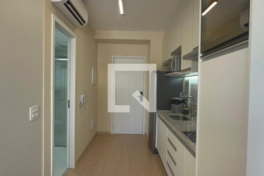 Cozinha de kitnet/studio para alugar com 1 quarto, 24m² em Pinheiros, São Paulo
