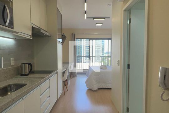 Cozinha de kitnet/studio para alugar com 1 quarto, 24m² em Pinheiros, São Paulo