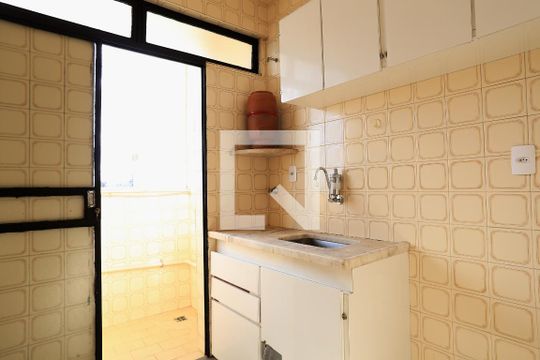 Cozinha de apartamento para alugar com 1 quarto, 50m² em Cruzeiro, Belo Horizonte