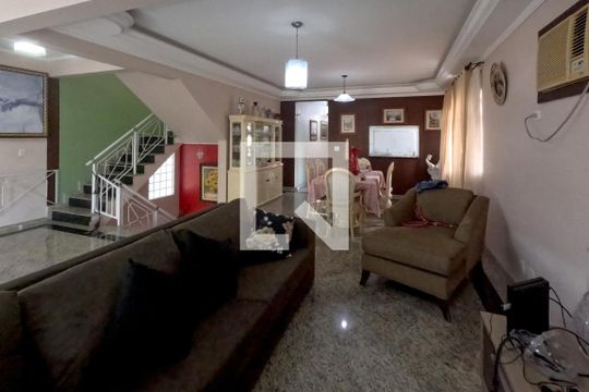 Casa para alugar com 4 quartos, 290m² em Aparecida, Santos