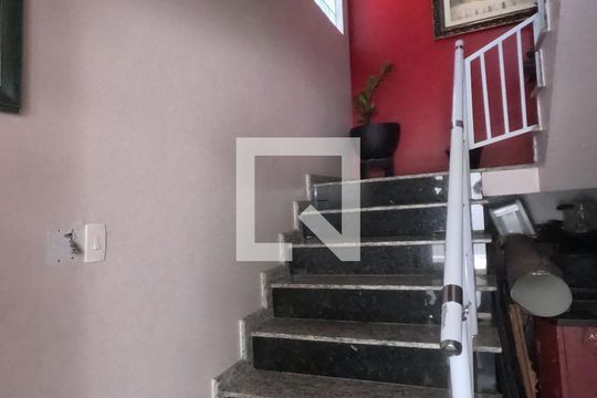 Escadas para o 1º Piso de casa para alugar com 4 quartos, 290m² em Aparecida, Santos