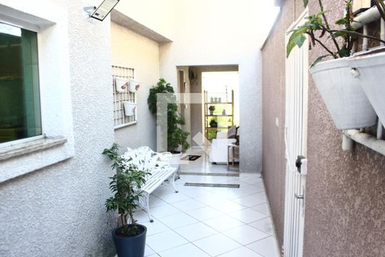 Quintal de casa à venda com 3 quartos, 242m² em Jardim São Paulo, São Paulo