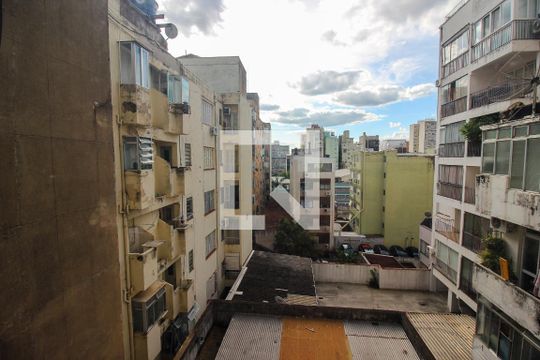 Vista da Sala/Quarto de kitnet/studio para alugar com 1 quarto, 33m² em Centro Histórico, Porto Alegre