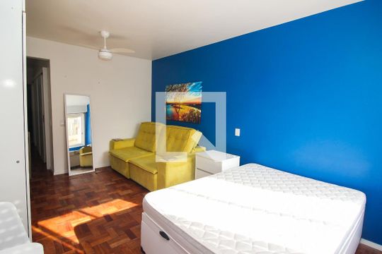 Sala/Quarto de kitnet/studio para alugar com 1 quarto, 33m² em Centro Histórico, Porto Alegre