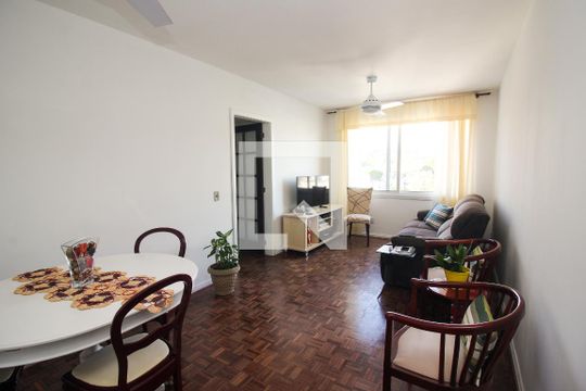 Sala de apartamento para alugar com 3 quartos, 78m² em Menino Deus, Porto Alegre