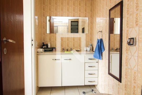 Banheiro da Suíte de apartamento para alugar com 3 quartos, 78m² em Menino Deus, Porto Alegre
