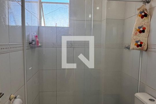 Banheiro de apartamento à venda com 2 quartos, 64m² em Vila Joaquim Inacio, Campinas