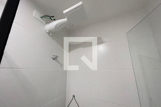 Banheiro da Suíte de apartamento para alugar com 1 quarto, 24m² em Vila Butantã, São Paulo