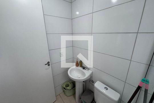 Banheiro de apartamento à venda com 2 quartos, 50m² em Feitoria, São Leopoldo