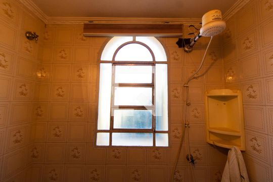 Banheiro Suíte 2  de casa de condomínio à venda com 2 quartos, 348m² em Parque Xangrilá, Campinas